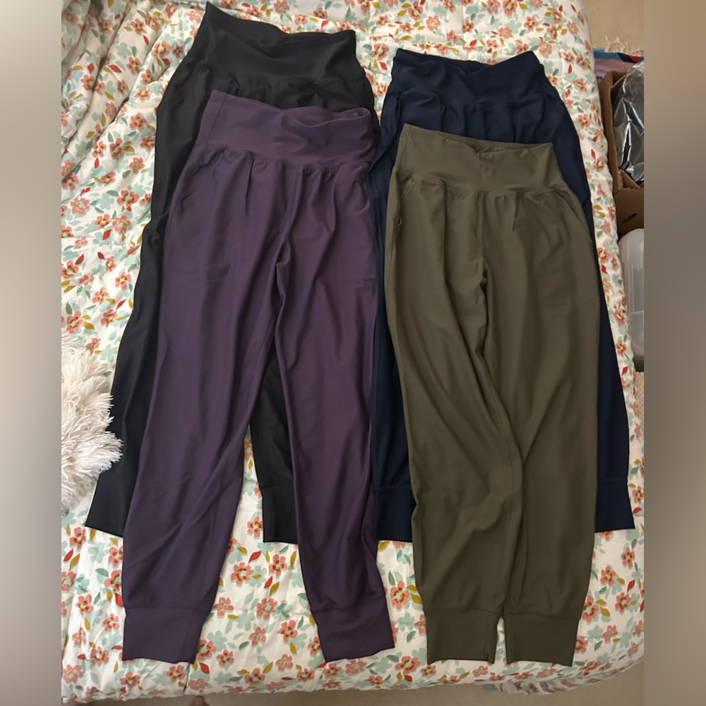 Old Navy High-Rise Joggers in Plum